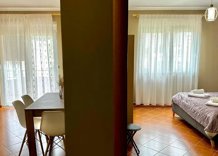 Sea Side Lungomare Apartment *